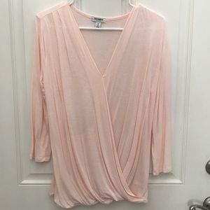 Light pink b-neck tee - M